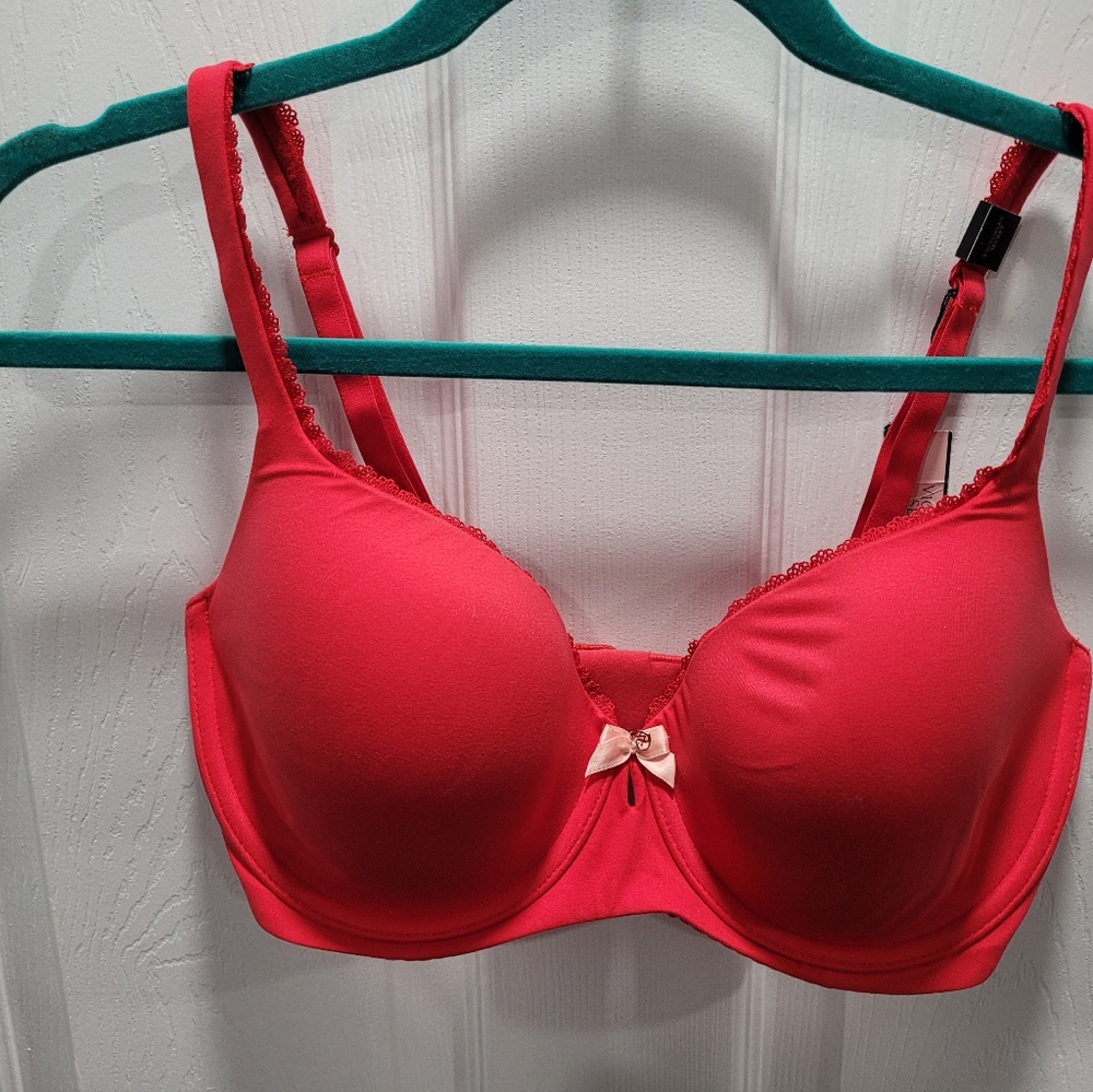 VICTORIA SECRET body by Victoria bra